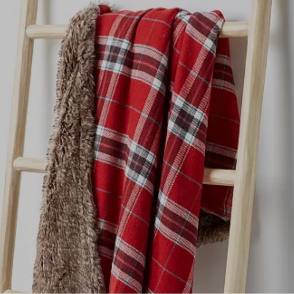 NWT Cozy Soft Plaid Flannel Faux Fur Throw Blanket by Martha Stewart Collection